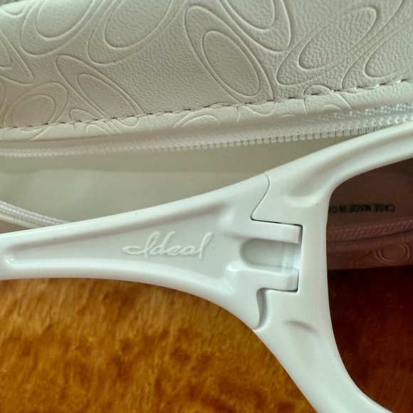 Oakley IDEAL Sunglasses - Picture 4 of 5
